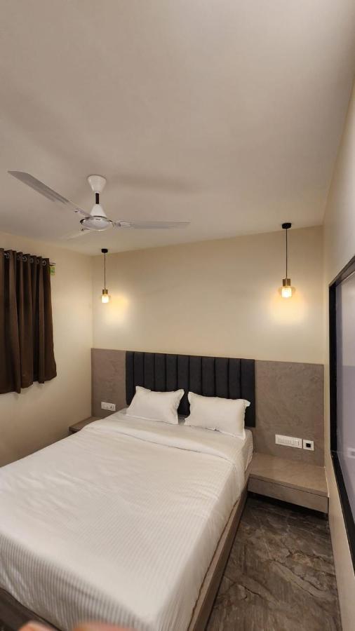 Hotel Peace International à Bombay Extérieur photo